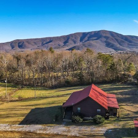 Beautiful View! Log Cabin,Fireplace,Hot Tub,Arcade,Pool,Fishing Sevierville Exterior foto