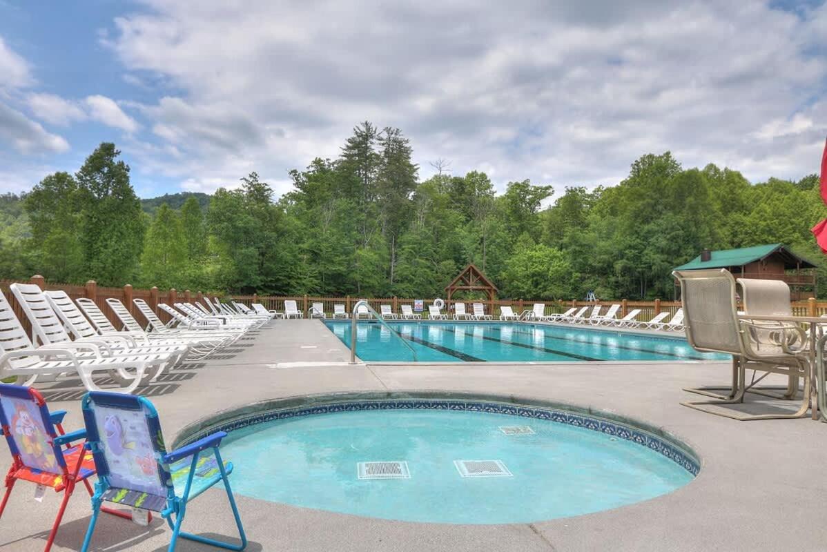 Beautiful View! Log Cabin,Fireplace,Hot Tub,Arcade,Pool,Fishing Sevierville Exterior foto