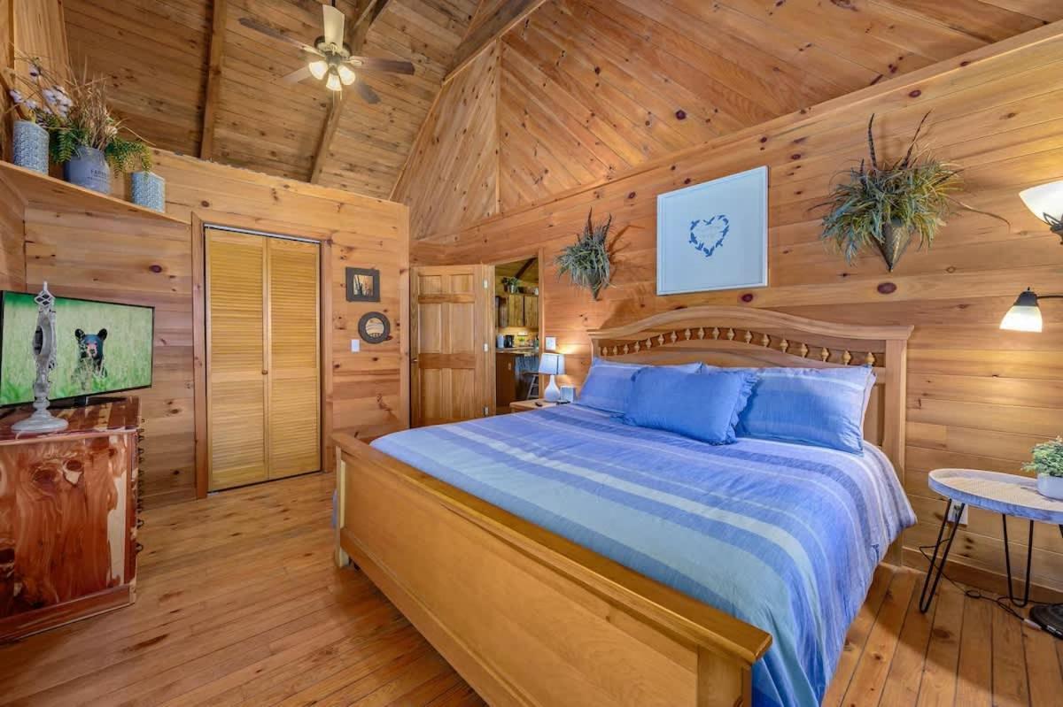 Beautiful View! Log Cabin,Fireplace,Hot Tub,Arcade,Pool,Fishing Sevierville Exterior foto